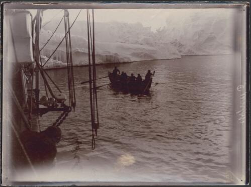 Sounding round ice-berg, [Australasian Antarctic Expedition, 1911-1914] [picture]