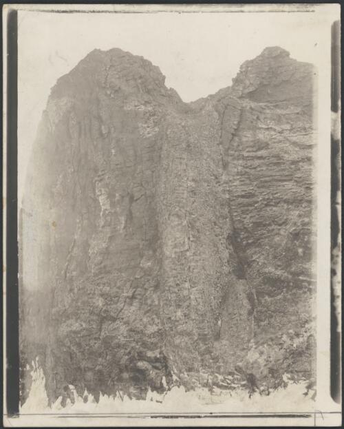 [Large rock formations, Australasian Antarctic Expedition, 1911-1914] [picture]