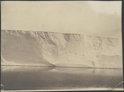 [View at close range of part of a glacier, Australasian Antarctic Expedition, 1911-1914] [picture]