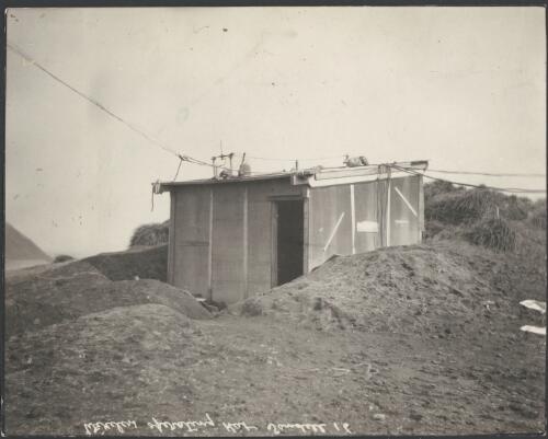 Wireless operating hut, [Macquarie Island, Australasian Antarctic Expedition, 1911-1914] [picture] / Sandell