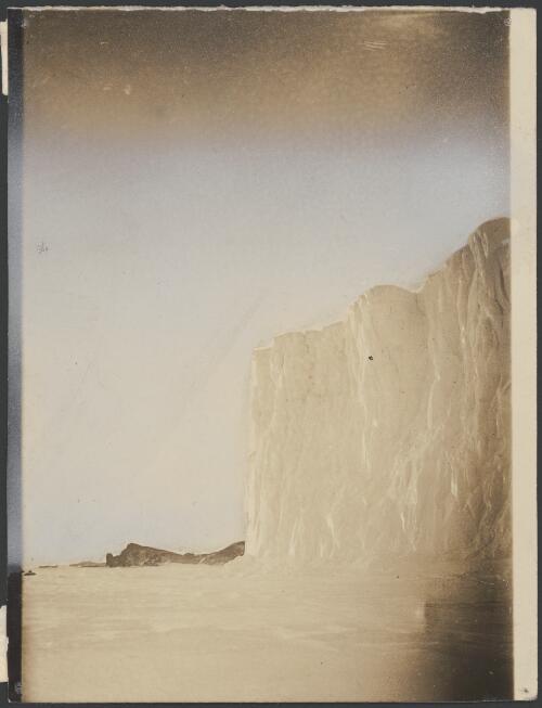 [Snow covered cliff, Australasian Antarctic Expedition, 1911-1914] [picture]