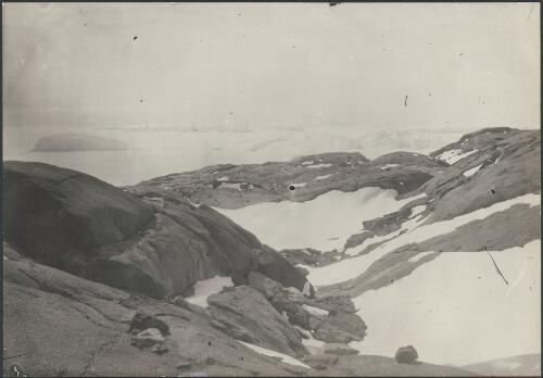 [View from the summit of Haswell Island, Australasian Antarctic Expedition, 1911-1914] [picture] / Hoadley