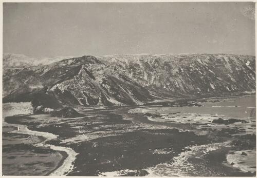 [View of Macquarie Island, North-East Bay to left, Hasselborough to right, Australasian Antarctic Expedition, 1911-1914] [picture] / Blake