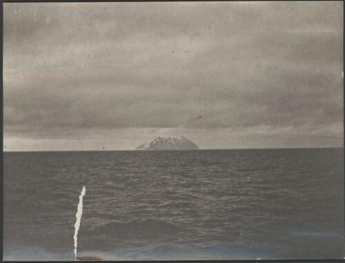 [Beaufort Island, Australasian Antarctic Expedition, 1911-1914] [picture]