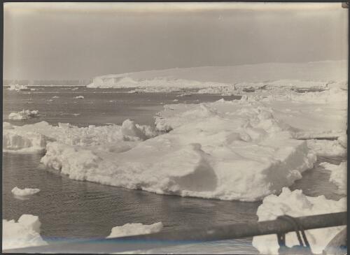 [An iced shoreline, taken from the ship's deck,  Australasian Antarctic Expedition, 1911-1914] [picture]/ Hurley
