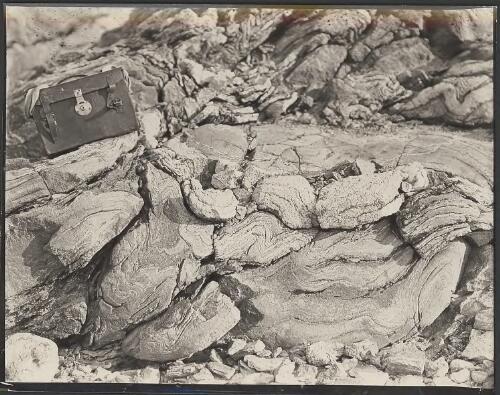 [Sedimentary rock formation,  Australasian Antarctic Expedition, 1911-1914] [picture]/ Hurley