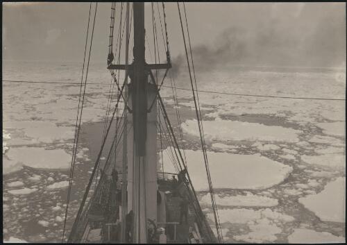 [Steaming through pack-ice, Australasian Antarctic Expedition, 1911-1914] [picture] / [Frank Hurley]