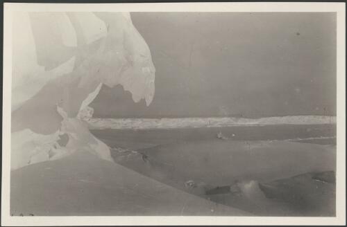 [Snow cornice on edge Shackleton Shelf, Australasian Antarctic Expedition, 1911-1914] [picture]/ Watson