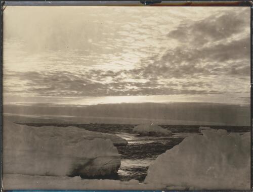 [A sunset at Cape Denison, Australasian Antarctic Expedition, 1911-1914] [picture]/ Hurley