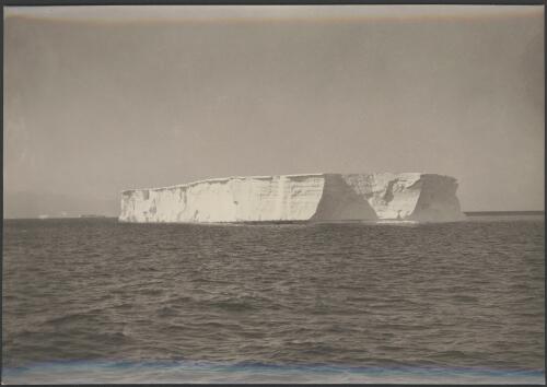 [A tabular iceberg, Australasian Antarctic Expedition, 1911-1914] [picture] / [Frank Hurley]