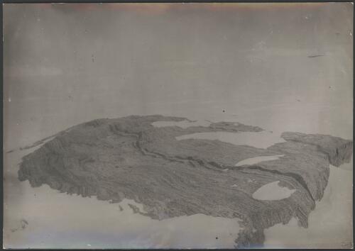 [Large rock area protruding out of the snow covered landscape, Australasian Antarctic Expedition, 1911-1914] [picture] / Hoadley