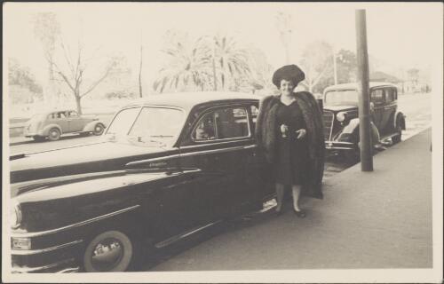 Delia Murphy arriving at a reception of the Irish ladies of Sydney, Cusa House, Elizabeth Street, Sydney, July 1947