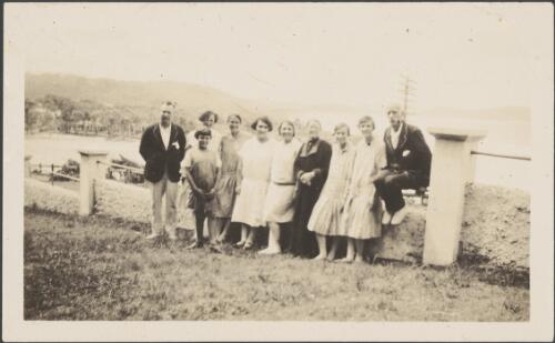 Elizabeth Haynes, Ben Haynes and a group of people leaning against a fence, approximately 1925 / Albert Dryer