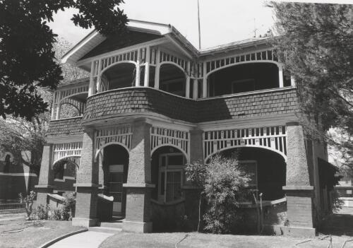 Averleigh, historic house. Ovens Street, Wangaratta. 1994 [picture] / photography by Raymond de Berquelle