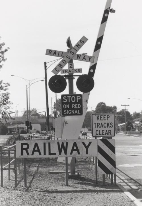 Railway crossing. Sisely Avenue, Wangaratta. 1994 [picture] / photography by Raymond de Berquelle