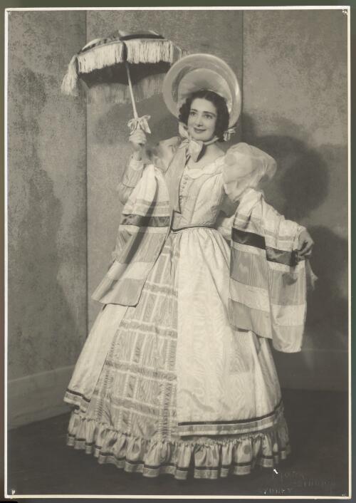 Elva Blair as Mabel in "Pirates of Penzance", 1940-1945 season [picture] / May Moore Studios