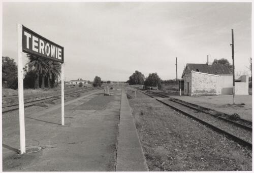Terowie railway station [picture] / Bob Miller