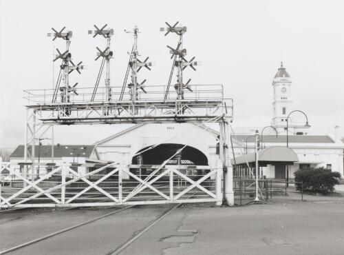 Western side of railway station and railway crossing at Ararat Street, Ballarat, Victoria, 1994 [picture] / Grant Ellmers