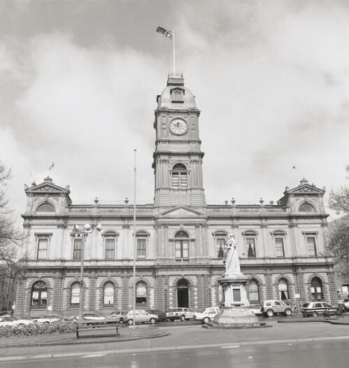 Ballarat Town Hall, with a statue of Queen Victoria in foreground, Victoria, 1994 [picture] / Grant Ellmers