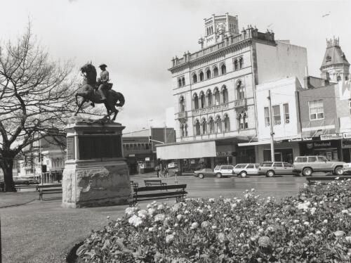 Boer War memorial in Sturt Street, with the National Mutual Insurance Building in the background, Ballarat, Victoria, 1994 [picture] / Grant Ellmers