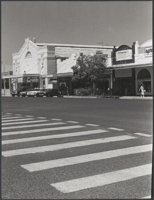 Narrabri : Old Strand Picture Theatre Building Maitland Street [picture] / photograph by Fiona MacDonald Brand