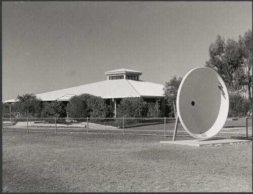 Visitor's Centre at the Australian telescope Narrabri [picture] / photograph by Fiona MacDonald Brand