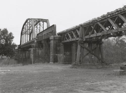 Railway Bridge, Gundagai [picture] / Joyce Evans