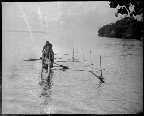 Front view of the canoe, up the river, New Guinea, [between 1930 and 1937] [picture]
