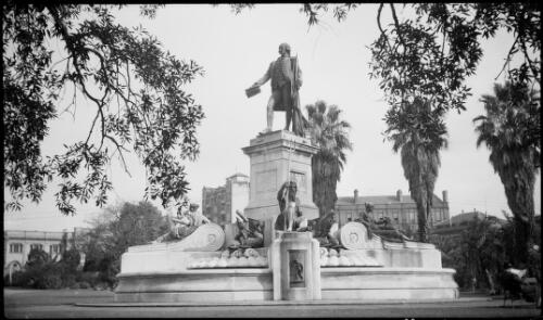 Governor Phillip Fountain, Royal Botanic Gardens, Sydney, ca. 1945 [picture] / E.W. Searle