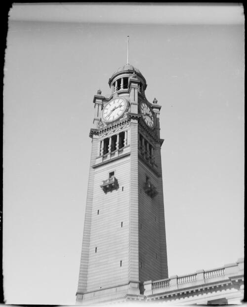 Clock tower, Central Station, Eddy Avenue, Sydney, ca. 1935, 1 [picture] / E.W. Searle
