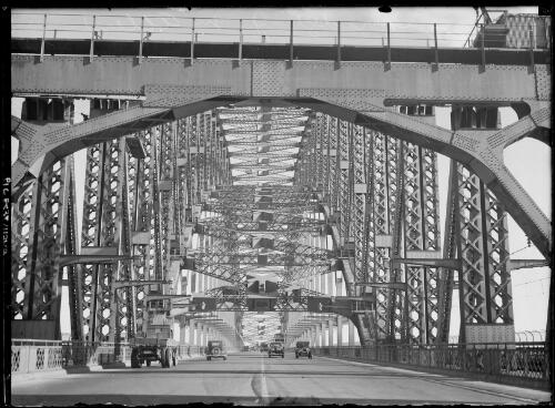 View of the bridge arch from the roadway, Sydney Harbour Bridge, ca. 1932, 2 [picture] / E.W. Searle