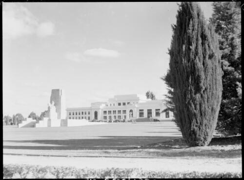 King George V monument in front of old Parliament House, Canberra, ca. 1949 [picture] / E.W. Searle