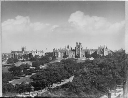 Quadrangle and the Anderson Stuart Building, University of Sydney, Camperdown, Sydney, ca. 1935 [picture] / E.W. Searle