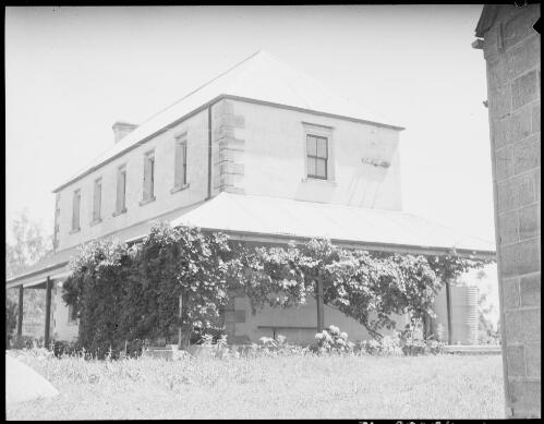 Governor Macquarie commissioned schoolhouse, Wilberforce, New South Wales, 1947 [picture] / E.W. Searle