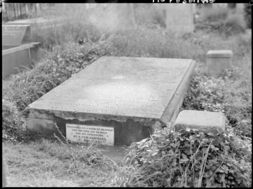 Grave of Andrew Thompson, St. Matthews Anglican Church, Moses Street, Windsor, New South Wales, ca. 1935 [picture] / E.W. Searle