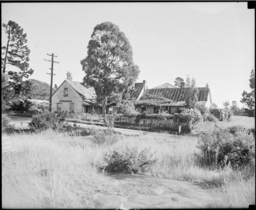 Woodford House, Woodford, Blue Mountains, New South Wales, ca. 1935, 1 [picture] / E.W. Searle