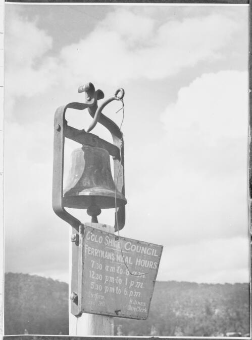 Bell for summoning the ferry, Wisemans Ferry, Hawkesbury River, New South Wales, ca. 1945 [picture] / E.W. Searle