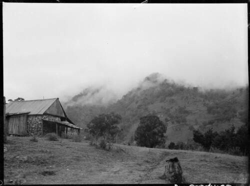 Stone barn near Barrallier Crossing, Wollondilly River, New South Wales, ca. 1945, 2 [picture] / E.W. Searle