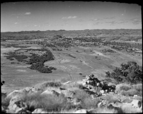 View from Heavitree Gap across Alice Springs, Northern Territory, 1947 [picture] / E.W. Searle