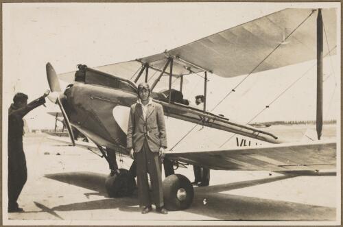 E.W. Searle standing beside VH-UGK, an Alexander Eaglerock A-2, Mascot Airport, Sydney, ca. 1932 [picture] / E.W. Searle