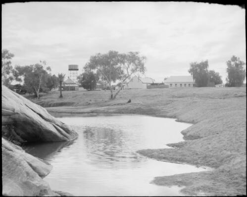 Telegraph station at Alice Springs, Northern Territory, 1947 [picture] / E.W. Searle