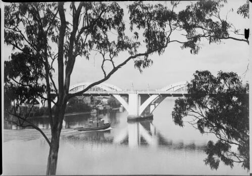Grey Street Bridge with a tug boat approaching, Brisbane, ca. 1949 [picture] / E.W. Searle