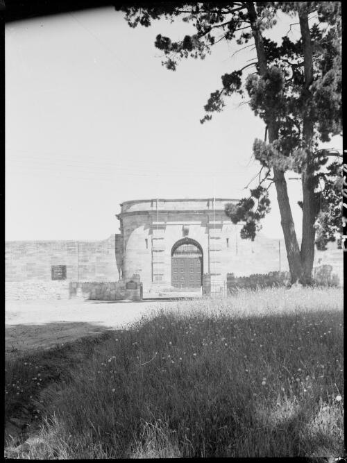 Entrance to Berrima Gaol, Berrima, New South Wales, ca. 1945, 1 [picture] / E.W. Searle