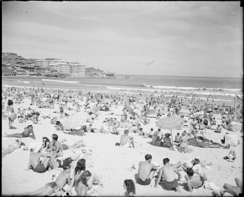 Crowds on Bondi Beach, Bondi, Sydney, ca. 1935, 2 [picture] / E.W. Searle