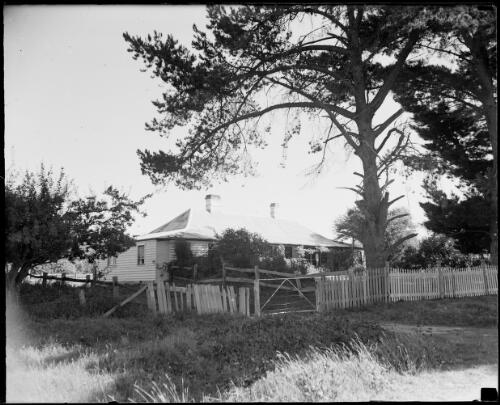 Collitts Inn, Hartley Vale, New South Wales, ca. 1935 [picture] / E.W. Searle