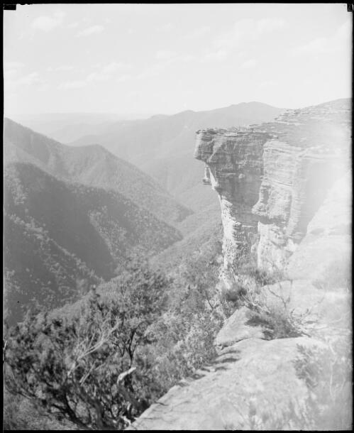 Kanangra Walls, Blue Mountains, New South Wales, ca. 1935, 2 [picture] / E.W. Searle