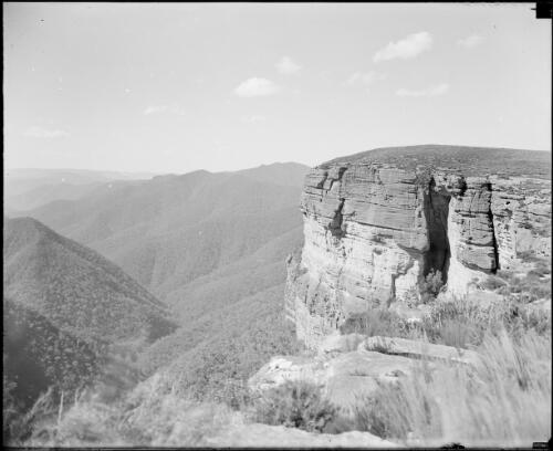 Kanangra Walls, Blue Mountains, New South Wales, ca. 1935, 3 [picture] / E.W. Searle