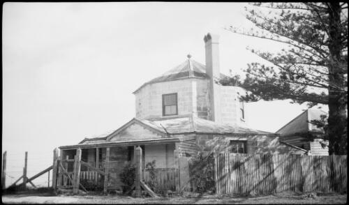 Old Customs House, La Perouse, Botany Bay, New South Wales, ca. 1935, 6 [picture] / E.W. Searle