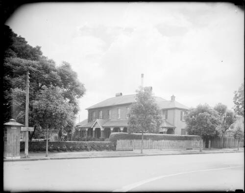 Brislington House, corner George and Marsden Streets, Parramatta, New South Wales, ca. 1935, 1 [picture] / E.W. Searle