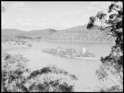 Peat Island, Hawkesbury River, New South Wales, ca. 1935, 1 [picture] / E.W. Searle